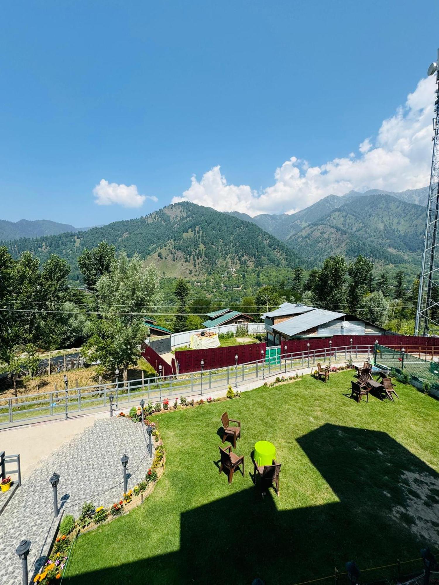 Frosty Mountain Resort Pahalgam Bagian luar foto