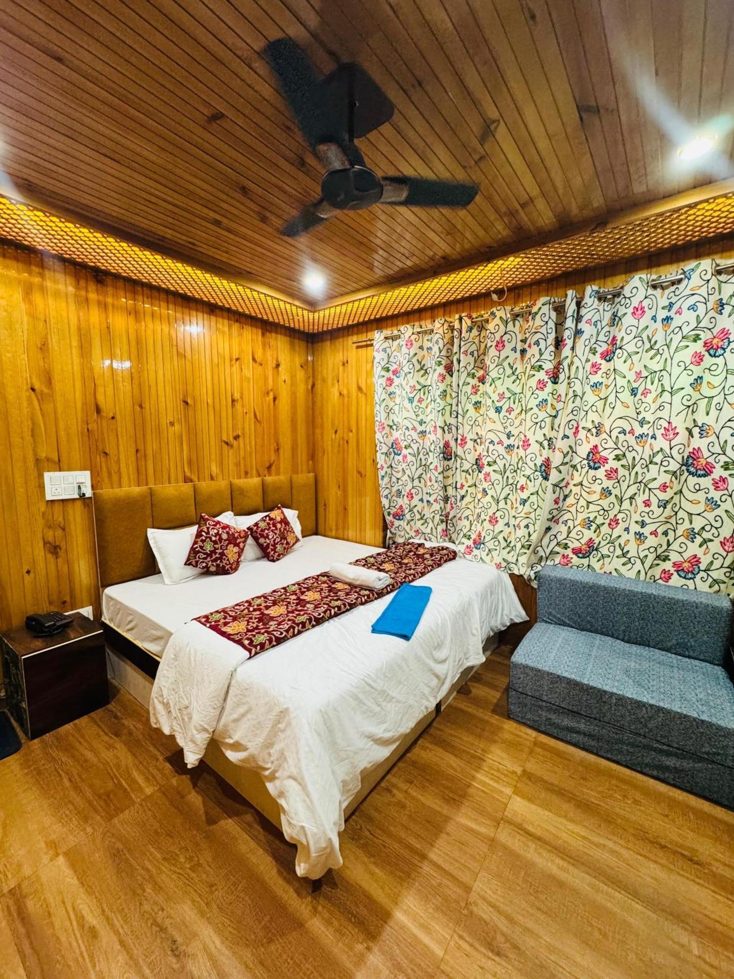 Frosty Mountain Resort Pahalgam Bagian luar foto