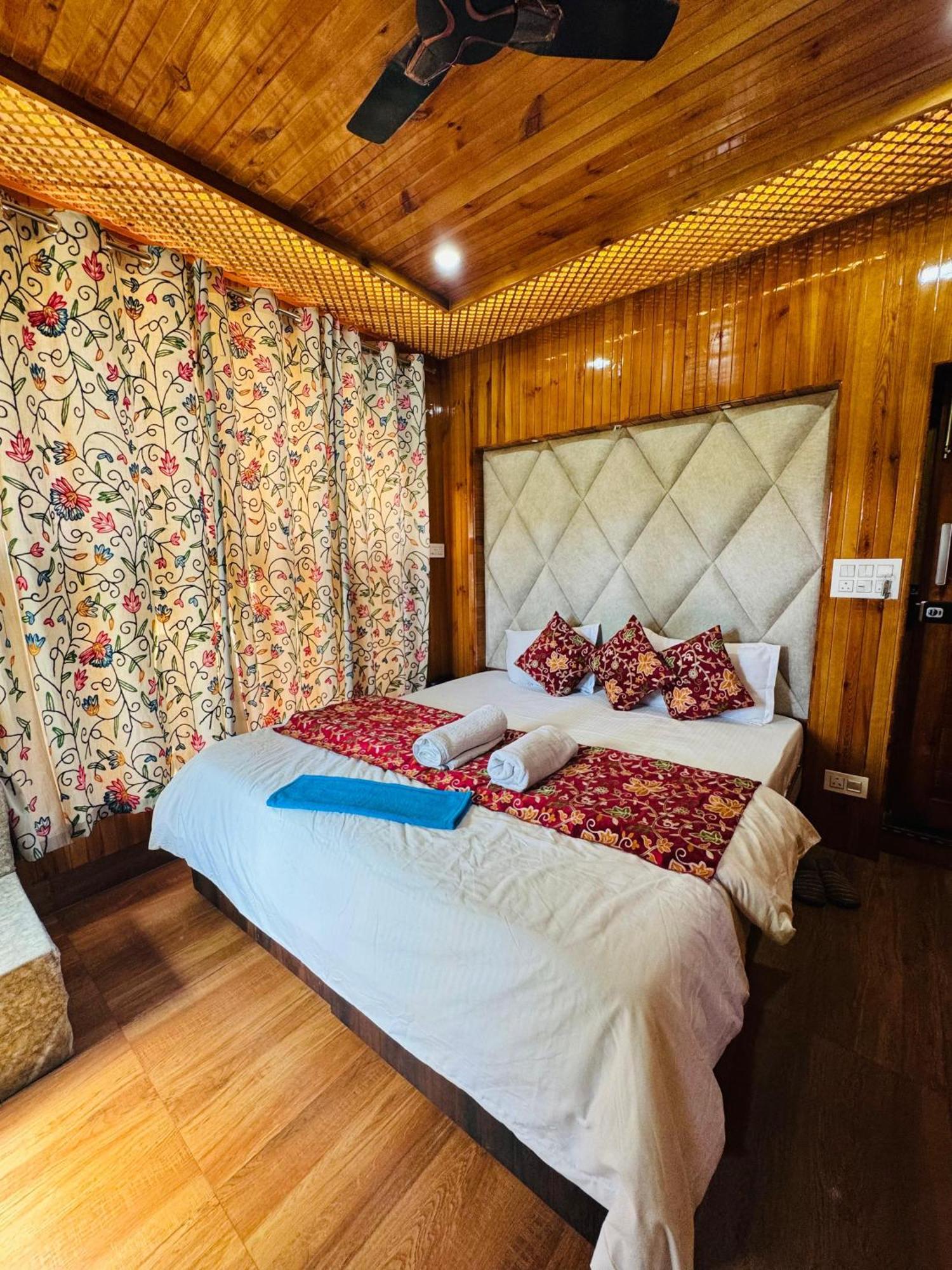 Frosty Mountain Resort Pahalgam Bagian luar foto