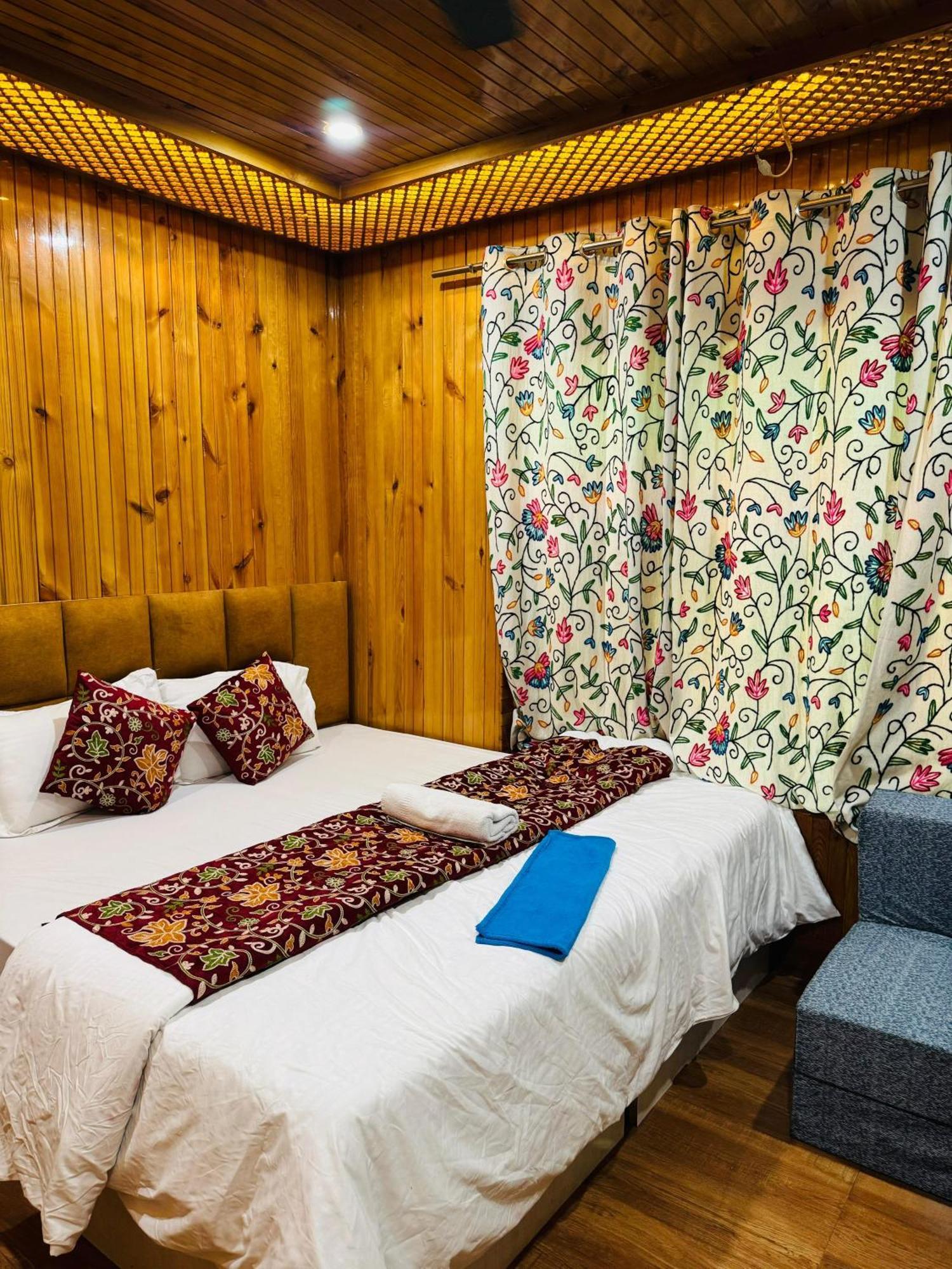 Frosty Mountain Resort Pahalgam Bagian luar foto