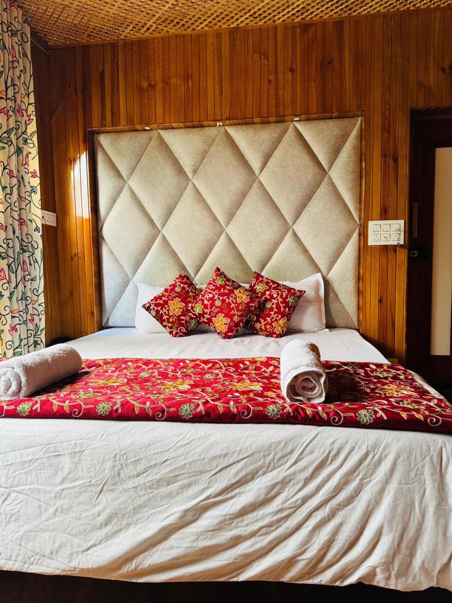 Frosty Mountain Resort Pahalgam Bagian luar foto