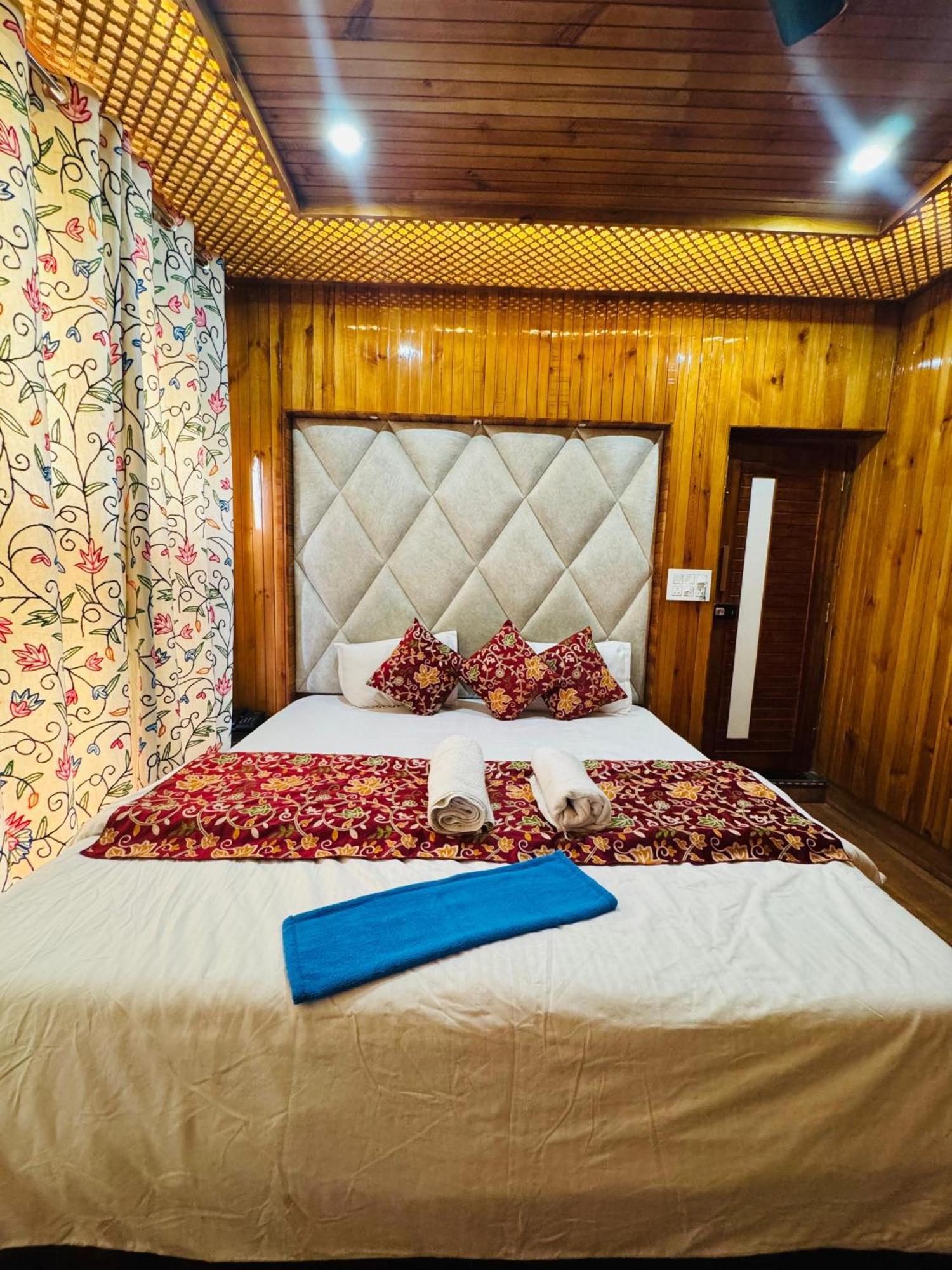 Frosty Mountain Resort Pahalgam Bagian luar foto