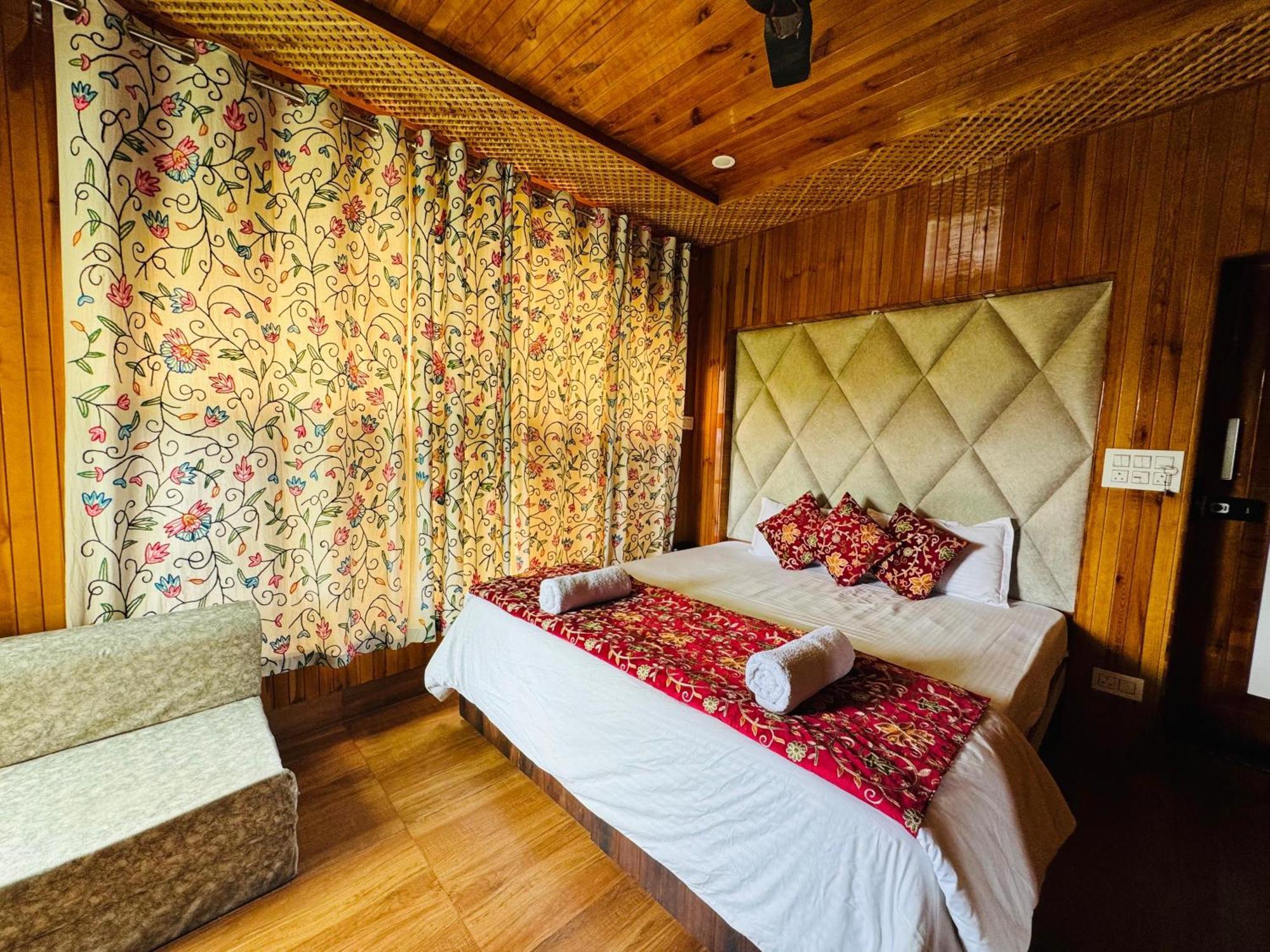 Frosty Mountain Resort Pahalgam Bagian luar foto