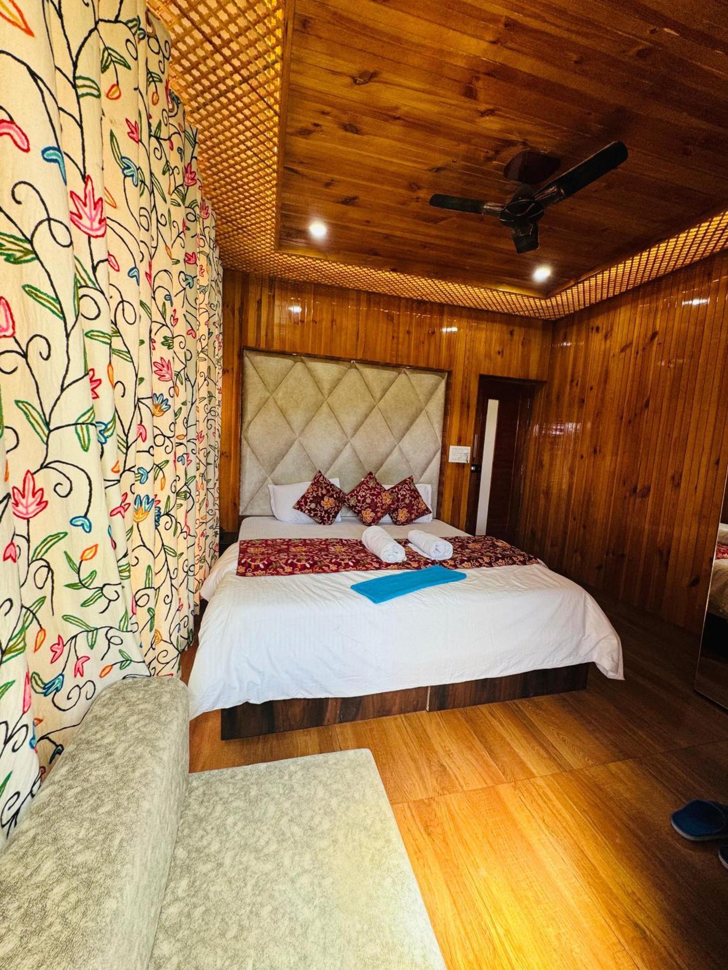 Frosty Mountain Resort Pahalgam Bagian luar foto