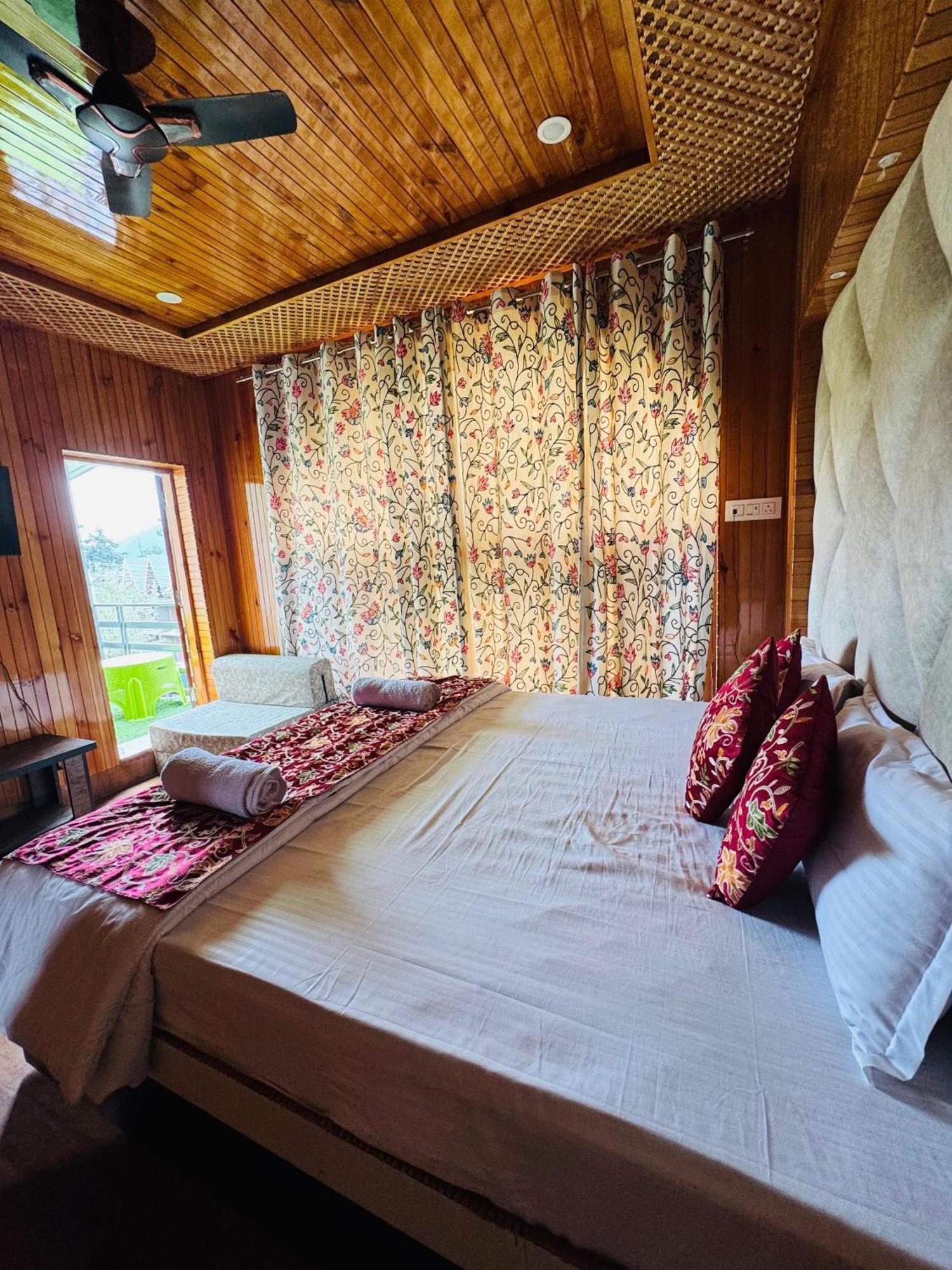 Frosty Mountain Resort Pahalgam Bagian luar foto