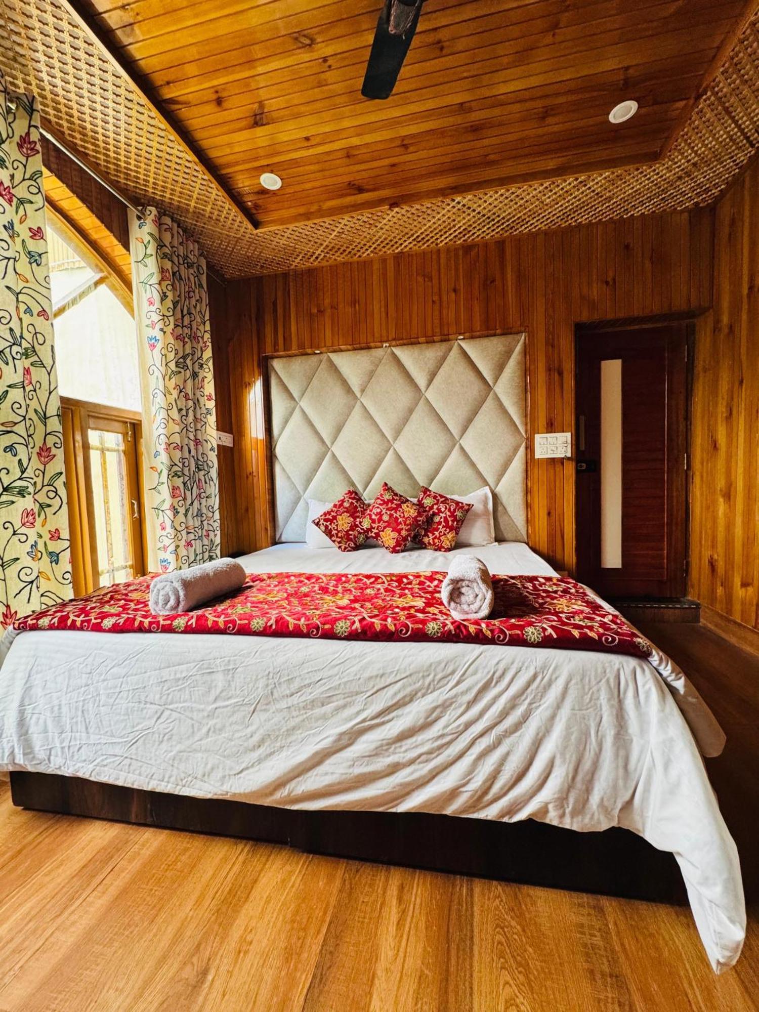 Frosty Mountain Resort Pahalgam Bagian luar foto