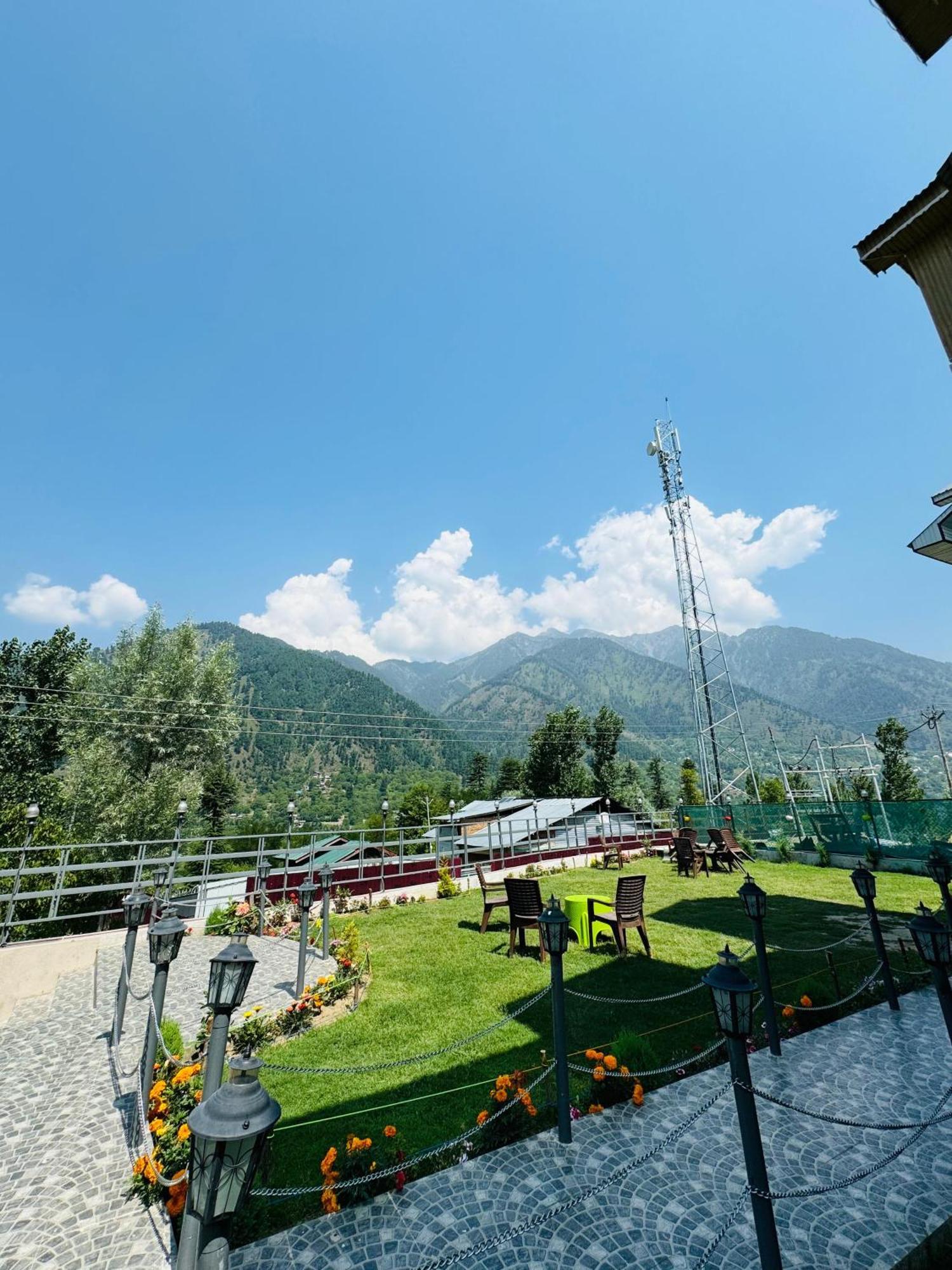 Frosty Mountain Resort Pahalgam Bagian luar foto