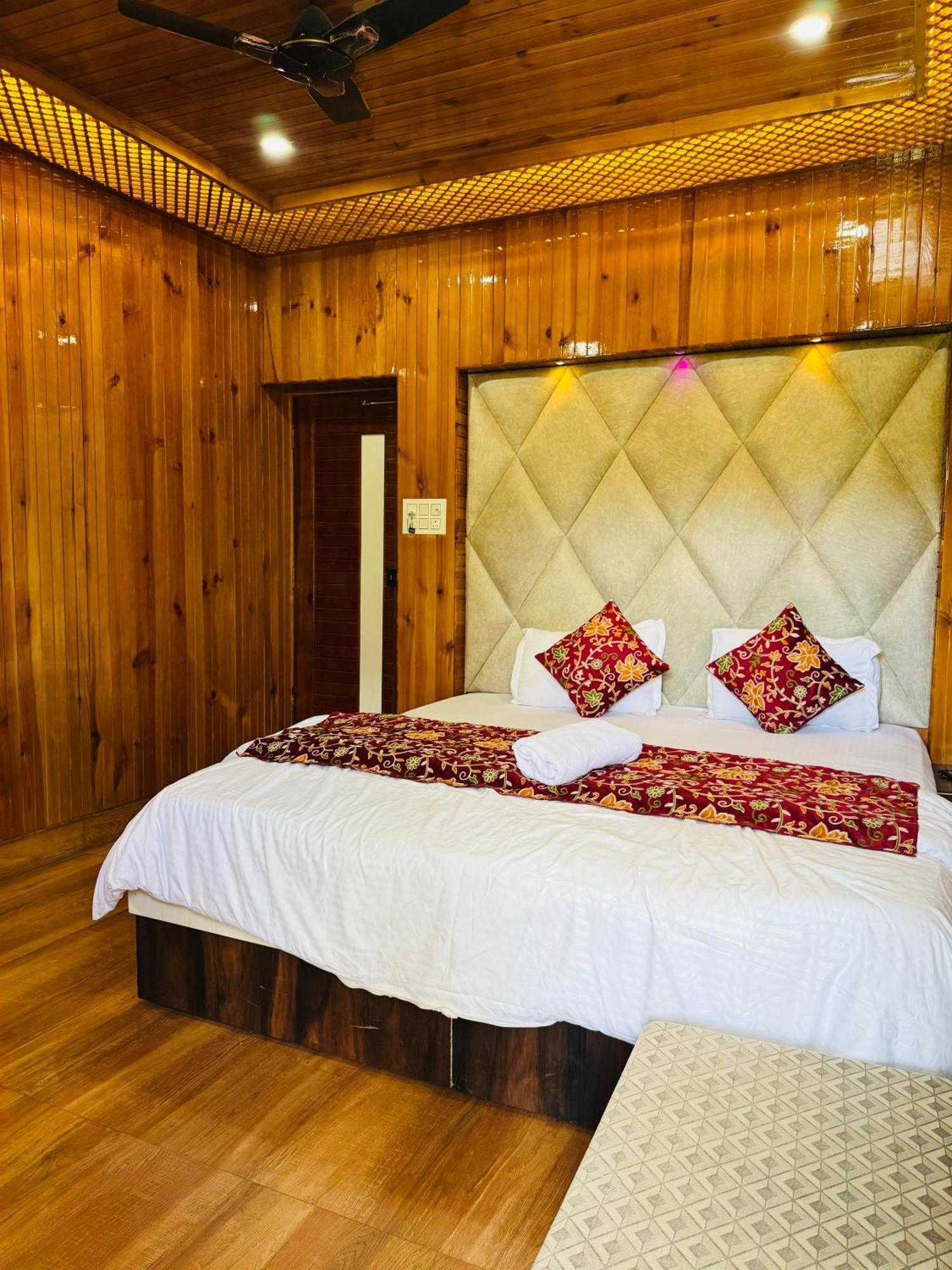 Frosty Mountain Resort Pahalgam Bagian luar foto