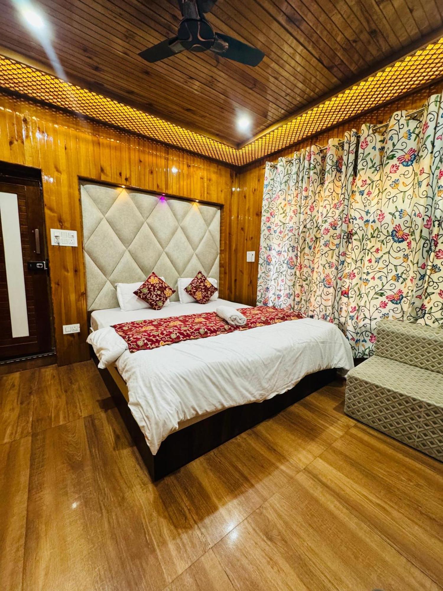 Frosty Mountain Resort Pahalgam Bagian luar foto