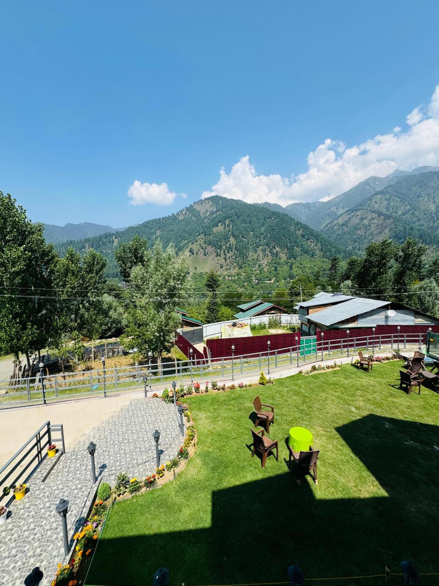 Frosty Mountain Resort Pahalgam Bagian luar foto